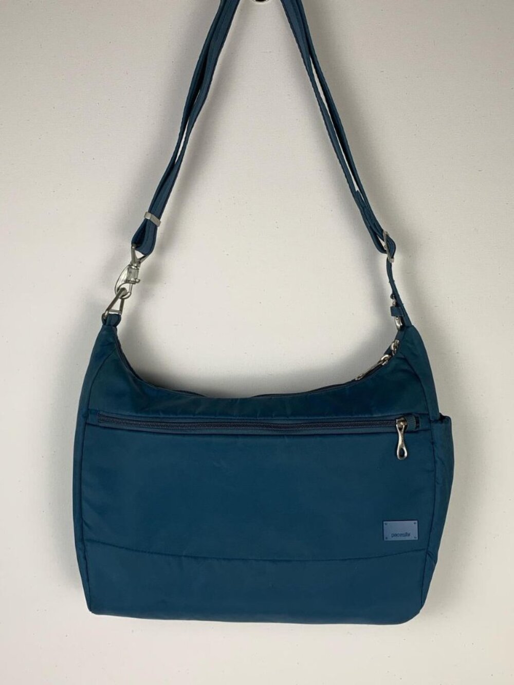 Pacsafe Citysafe CS100 Anti-Theft Travel Handbag - Stylish & Secure Design!